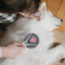 Escova para limpeza de pelos de gatos e cães